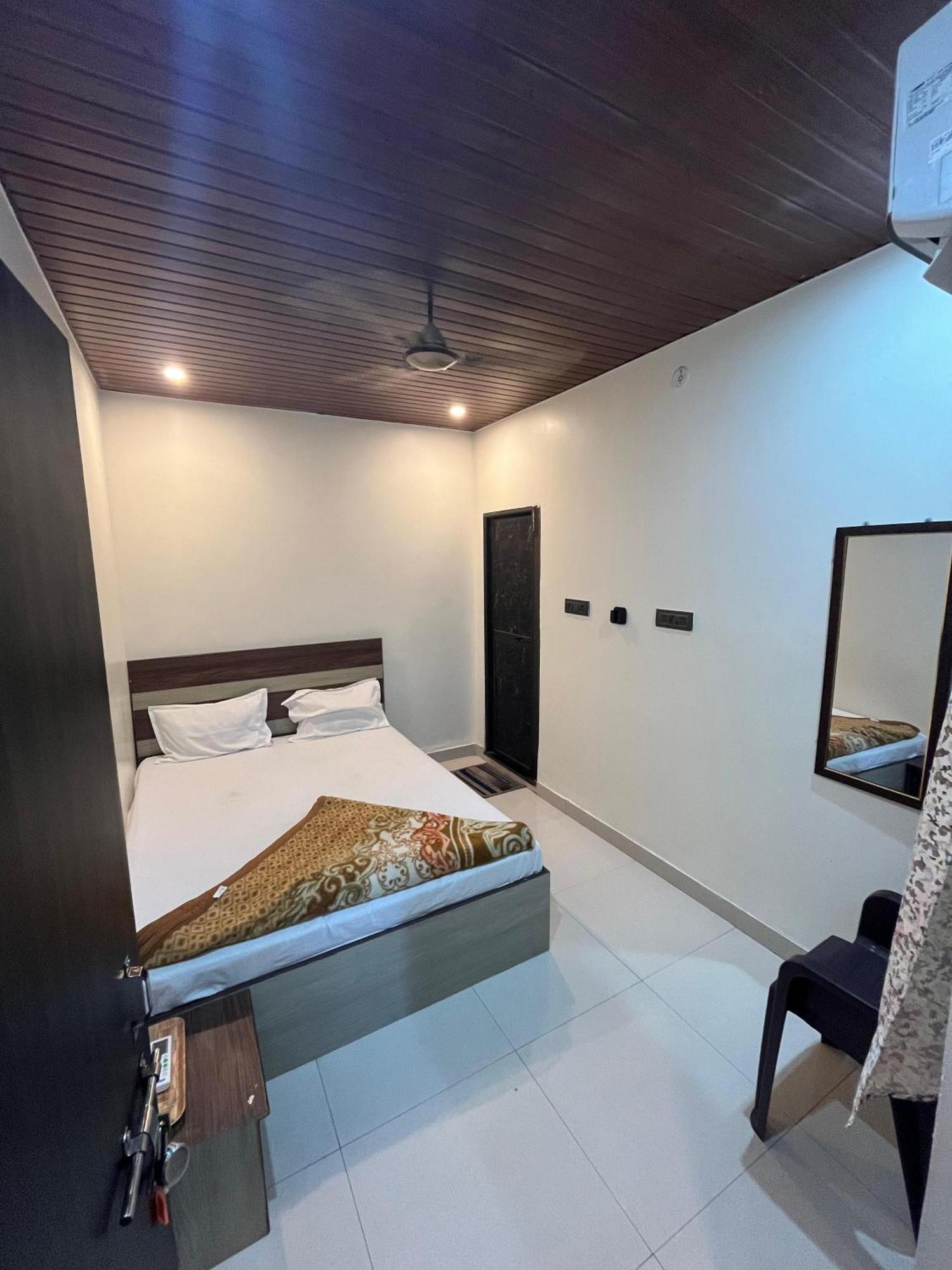 Gauri Kedareshwar Guest House Varanasi Luaran gambar